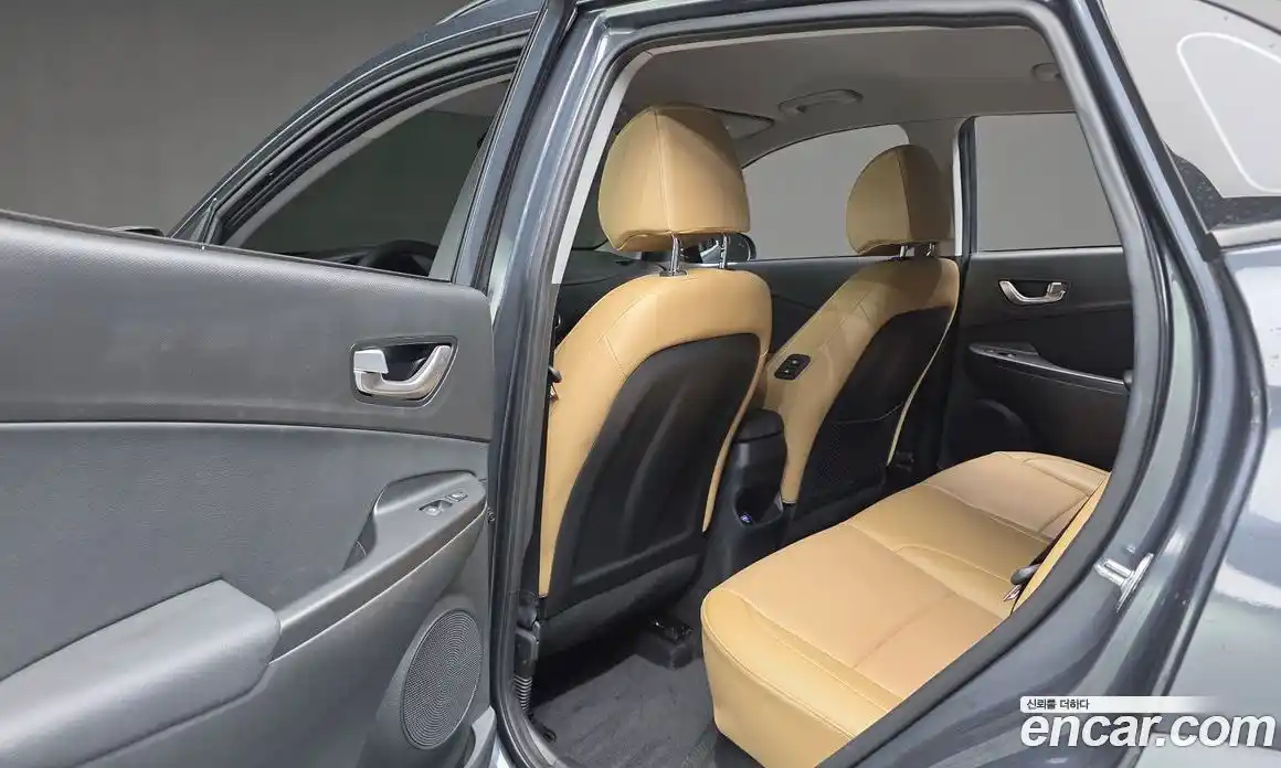 Hyundai Kona 2021 1.6 Автомат в Москве № 357018, фото 17