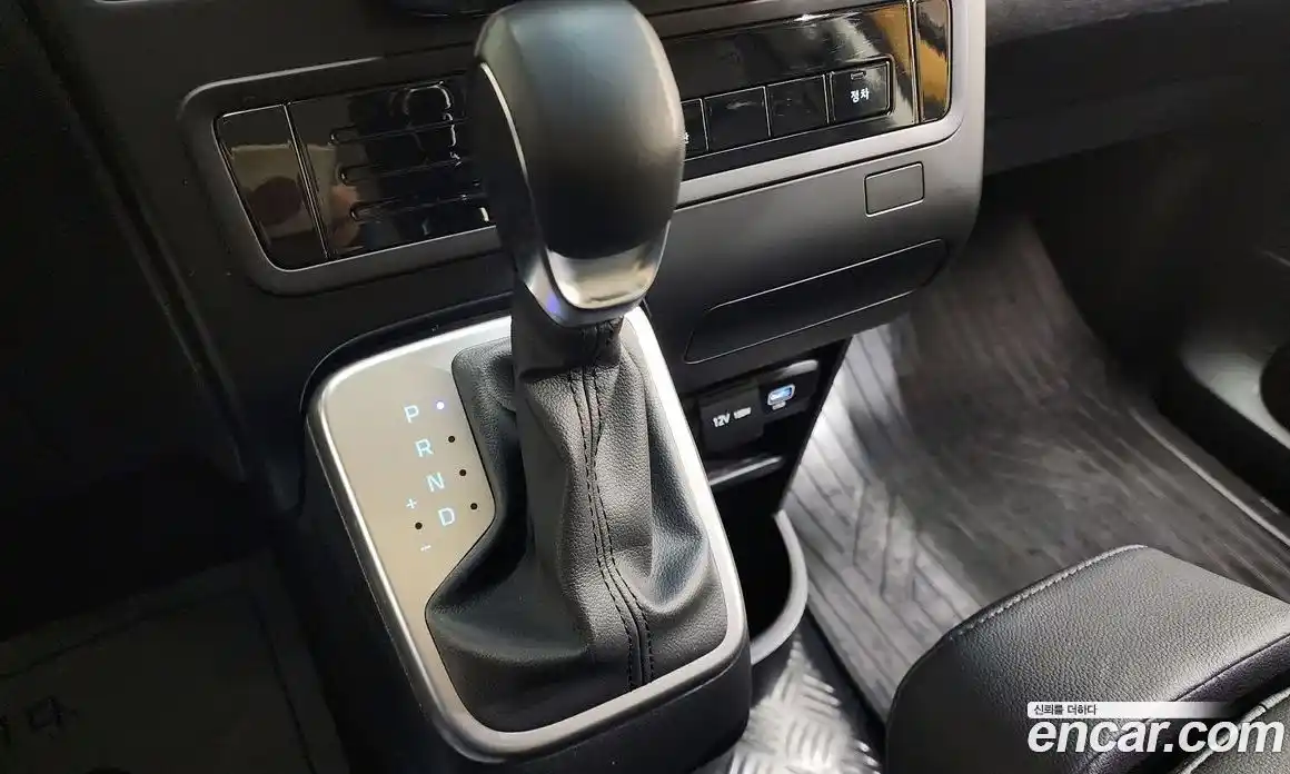 Hyundai Staria 2025 3.5 Автомат в Москве № 397455, фото 9