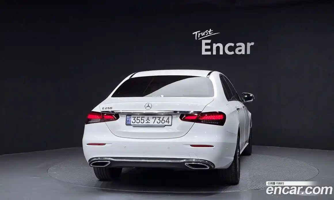 Mercedes-Benz E-Class 2023 2.0 Автомат в Москве № 141163, фото 4