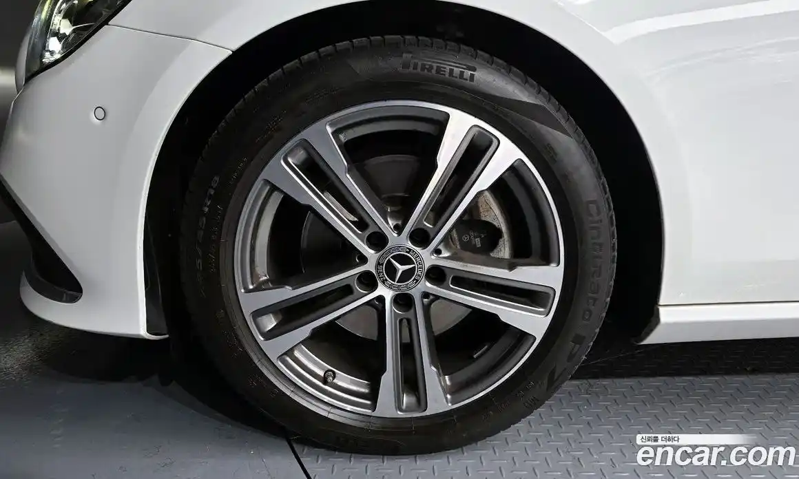 Mercedes-Benz E-Class 2023 2.0 Автомат в Москве № 141163, фото 5