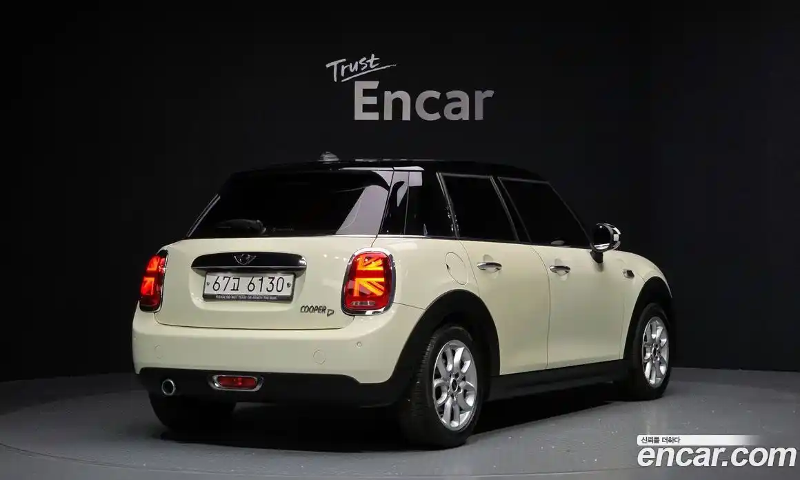 Mini Cooper 2017 1.5 Автомат в Москве № 153512, фото 12