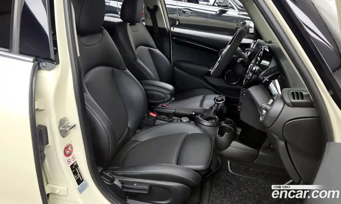 Mini Cooper 2017 1.5 Автомат в Москве № 153512, фото 13