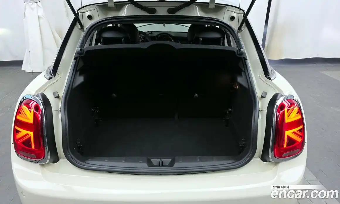 Mini Cooper 2017 1.5 Автомат в Москве № 153512, фото 14