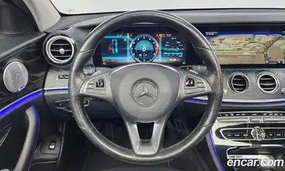 Mercedes-Benz E-Class 2018 2.0 Автомат в Москве № 160918, миниатюра 3