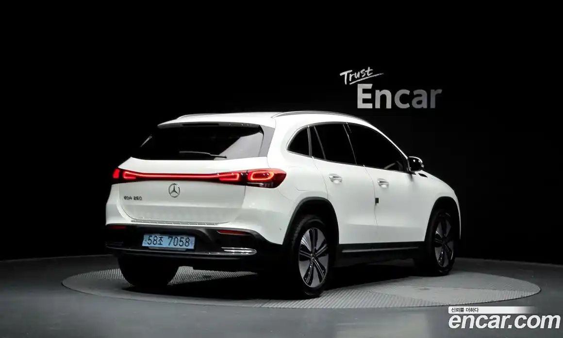 Mercedes-Benz EQA 2022 0.2 Автомат в Москве № 161238, фото 8