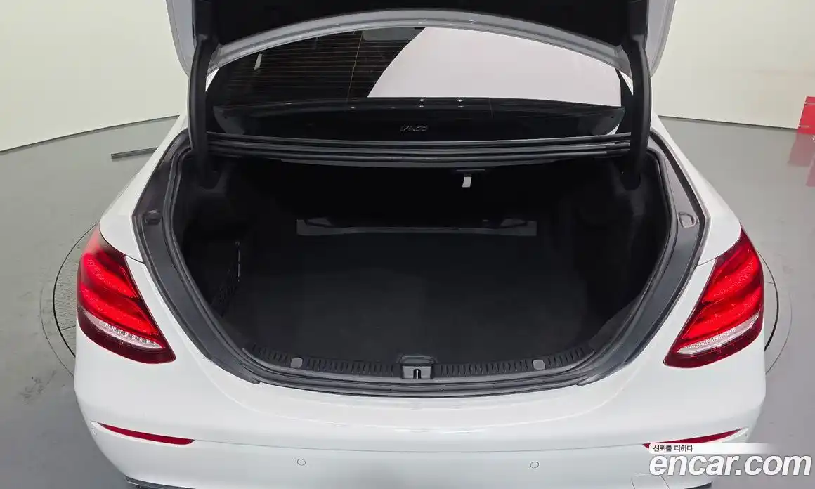 Mercedes-Benz E-Class 2018 2.0 Автомат в Москве № 161910, фото 13