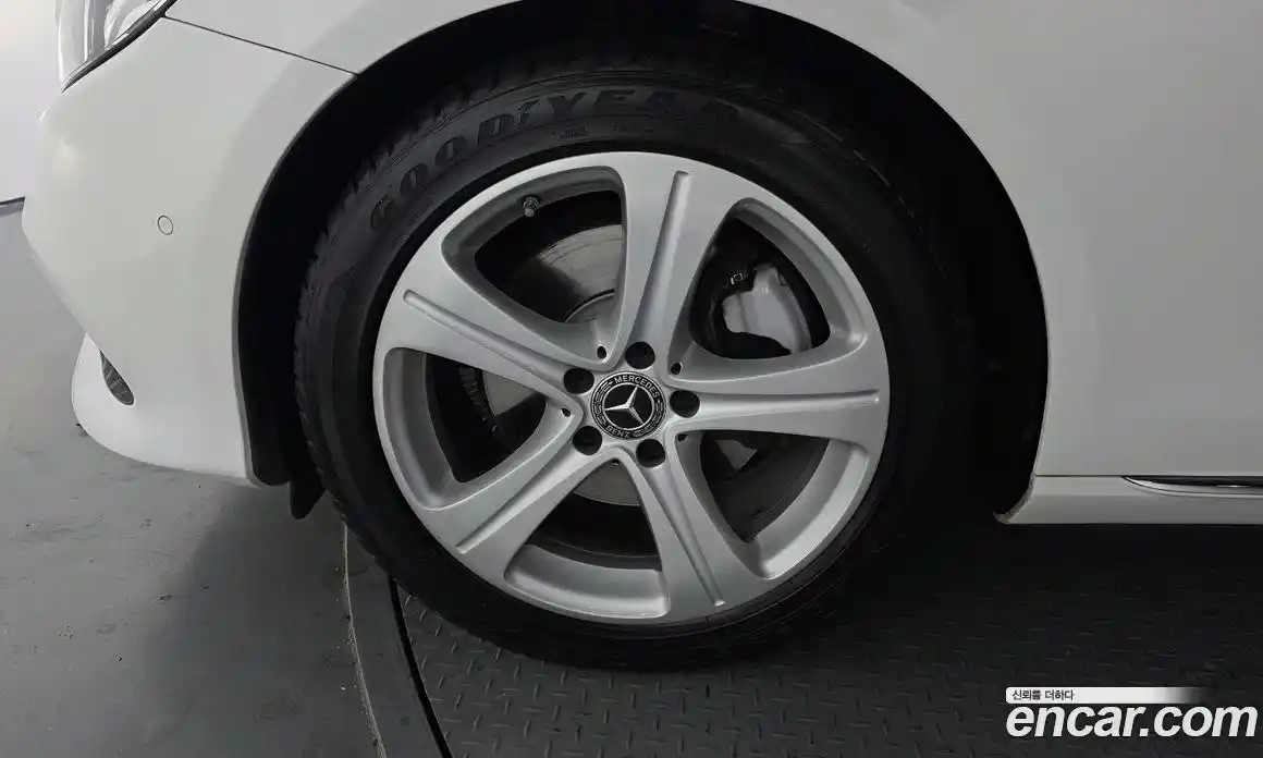 Mercedes-Benz E-Class 2018 2.0 Автомат в Москве № 161910, фото 15