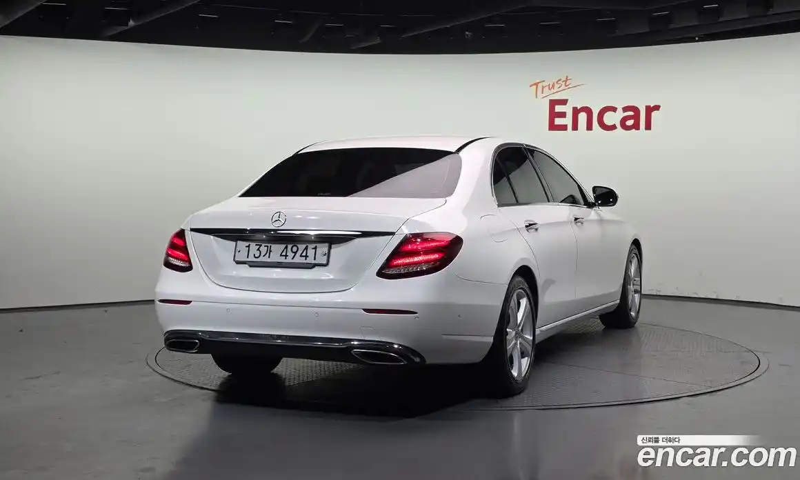 Mercedes-Benz E-Class 2018 2.0 Автомат в Москве № 161910, фото 3