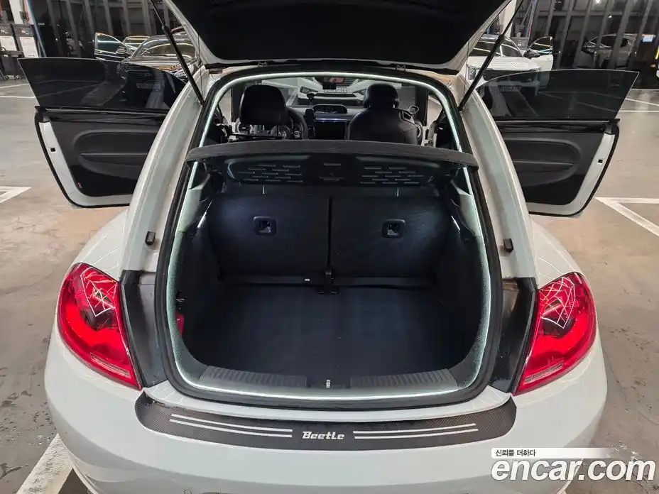 Volkswagen Beatle 2014 2.0 Автомат в Москве № 169303, фото 15
