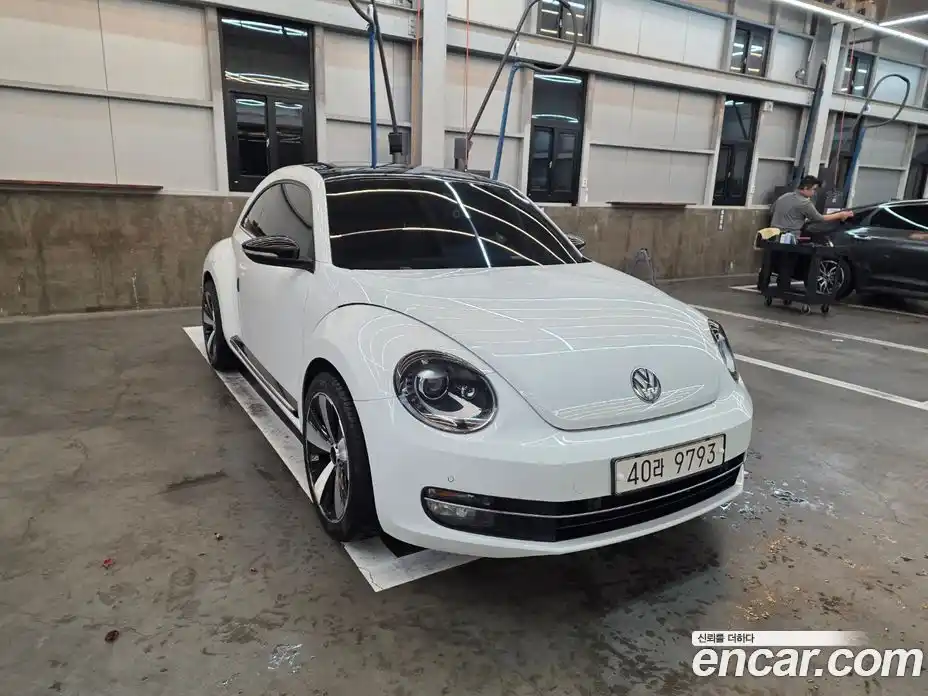 Volkswagen Beatle 2014 2.0 Автомат в Москве № 169303, фото 16