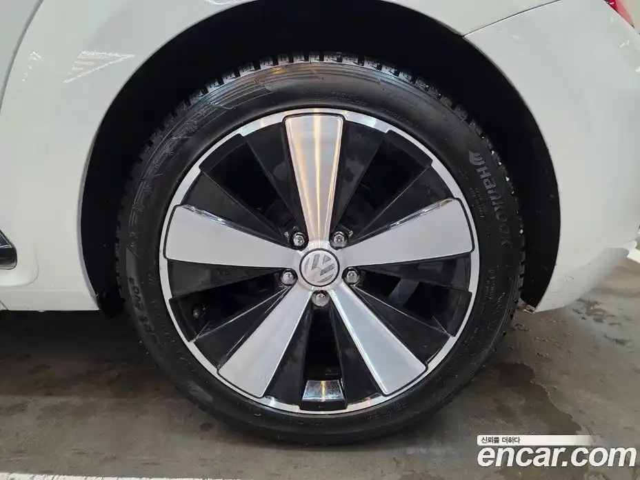 Volkswagen Beatle 2014 2.0 Автомат в Москве № 169303, фото 5