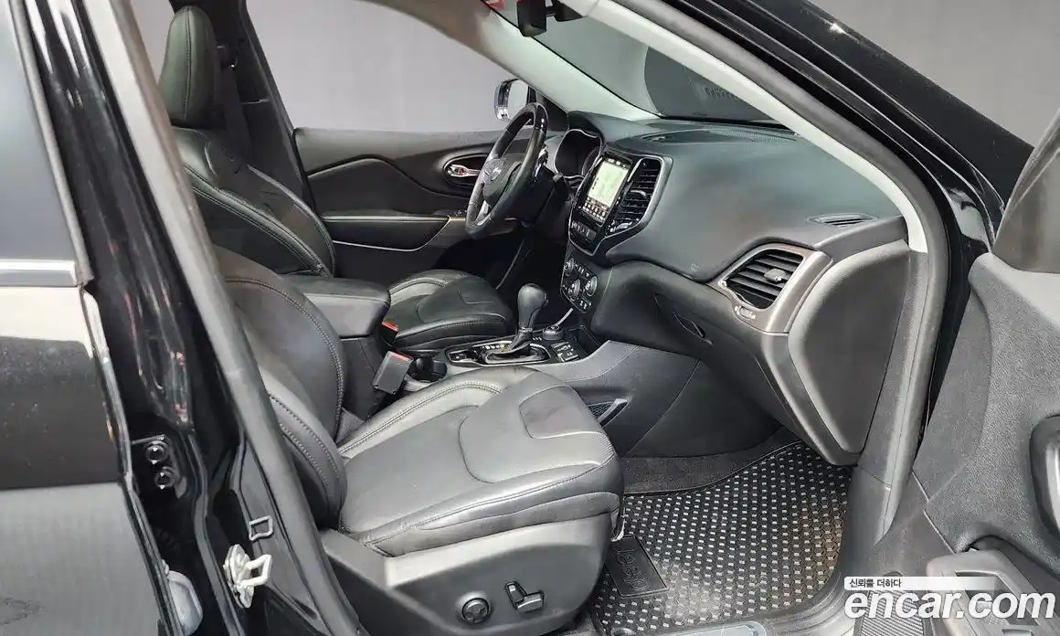 Jeep Cherokee 2021 3.2 Автомат в Москве № 169621, фото 13