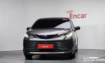 Toyota Sienna 2022 2.5 Автомат в Москве № 170145, миниатюра 2
