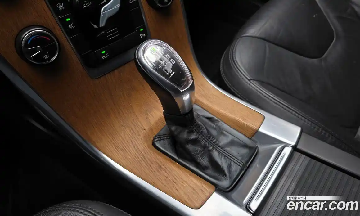 Volvo XC60 2013 2.0 Автомат в Москве № 172388, фото 12