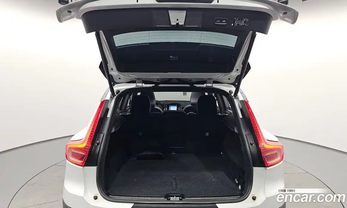 Volvo XC40 2020 2.0 Автомат в Москве № 196932, фото 16