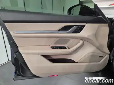 Porsche Taycan 2025 0.1 Автомат в Москве № 197864, миниатюра 10