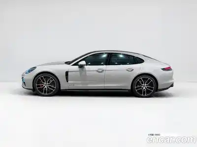 Porsche Panamera, 2022