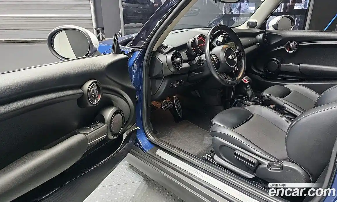 Mini Cooper 2016 1.5 Автомат в Москве № 198479, фото 9