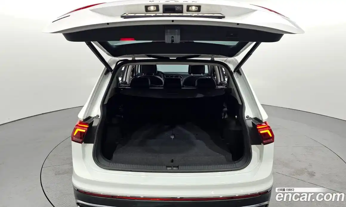 Volkswagen Tiguan 2023 2.0 Автомат в Москве № 199072, фото 14