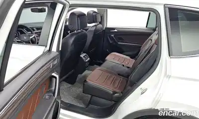 Volkswagen Tiguan 2023 2.0 Автомат в Москве № 199072, миниатюра 2
