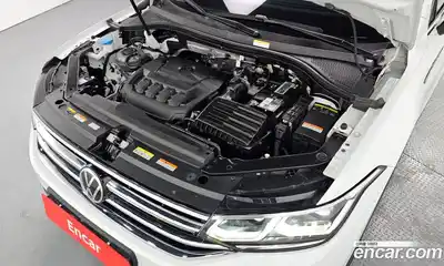 Volkswagen Tiguan 2023 2.0 Автомат в Москве № 199072, миниатюра 4