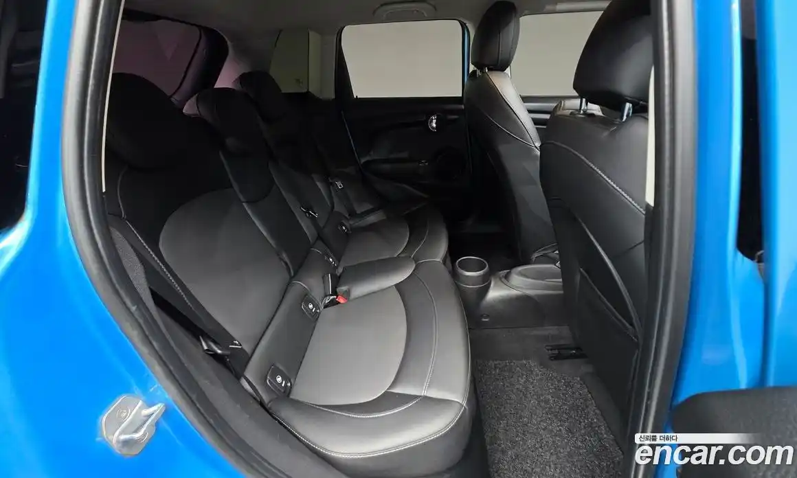 Mini Cooper 2017 1.5 Автомат в Москве № 205335, фото 17