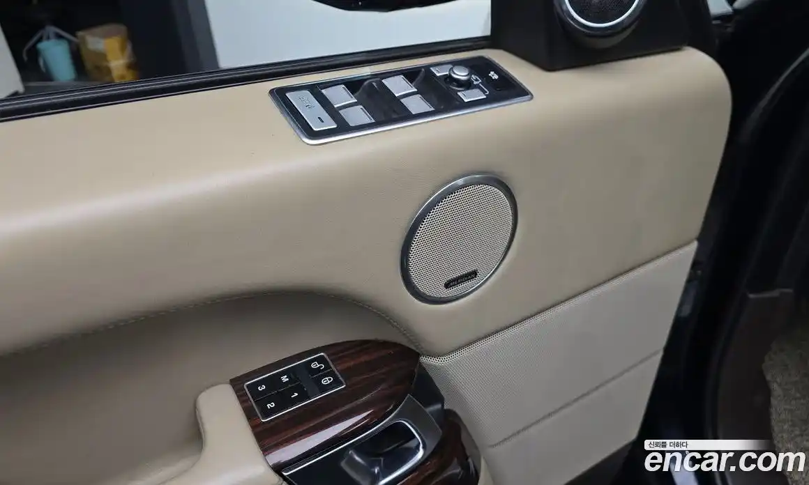 Land Rover Range-Rover 2014 4.4 Автомат в Москве № 213848, фото 17