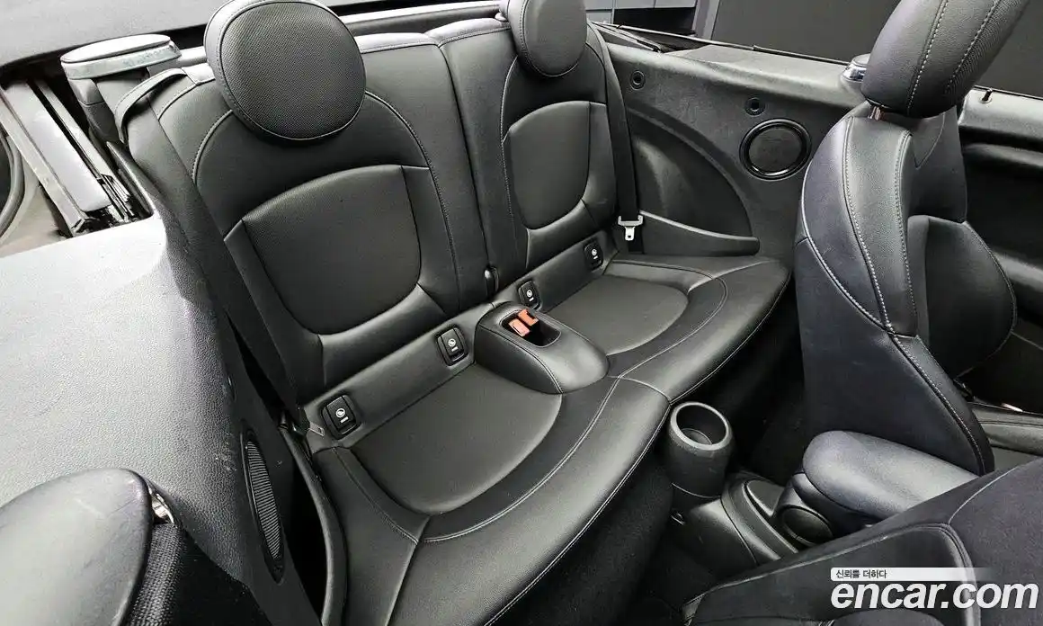 Mini Cooper Convertible 2016 1.5 Автомат в Москве № 214399, фото 15