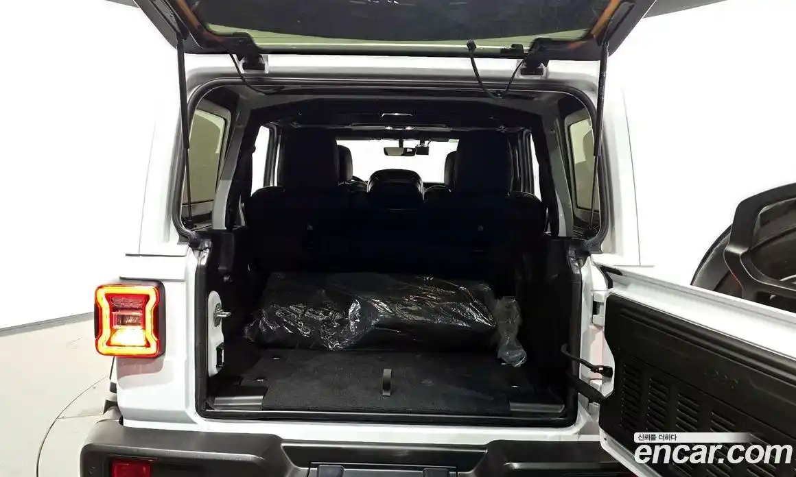 Jeep Wrangler 2023 2.0 Автомат в Москве № 215477, фото 14