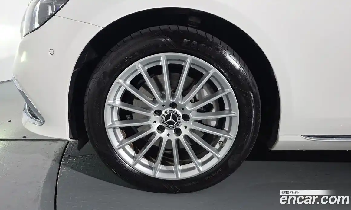 Mercedes-Benz E-Class 2022 2.0 Автомат в Москве № 220472, фото 19