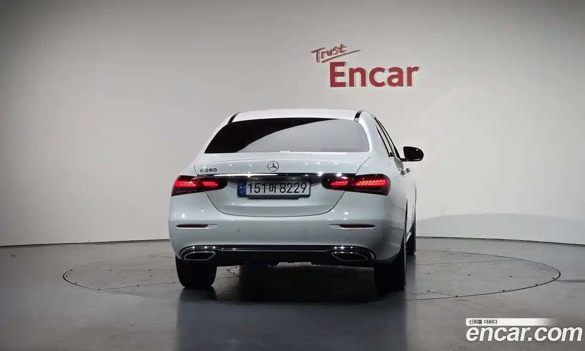 Mercedes-Benz E-Class 2022 2.0 Автомат в Москве № 220472, фото 5