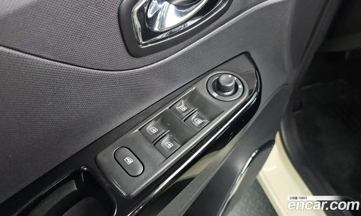 Renault QM3 2015 1.5 Автомат в Москве № 225989, фото 17