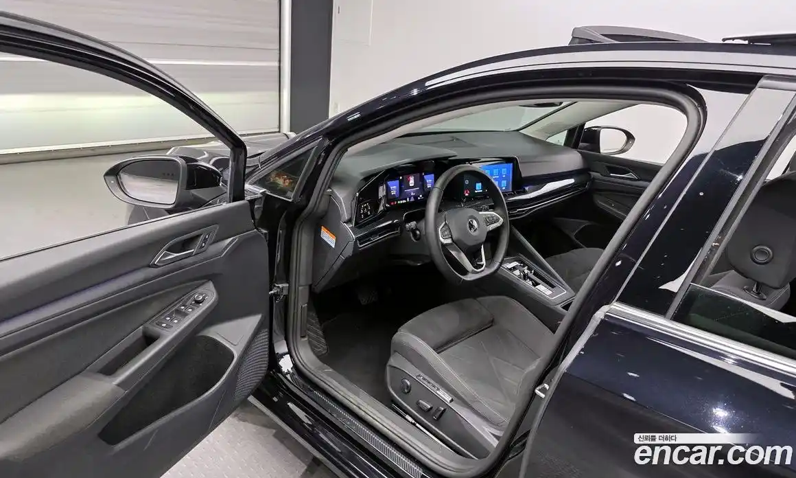 Volkswagen Golf 2022 2.0 Автомат в Москве № 232156, фото 13