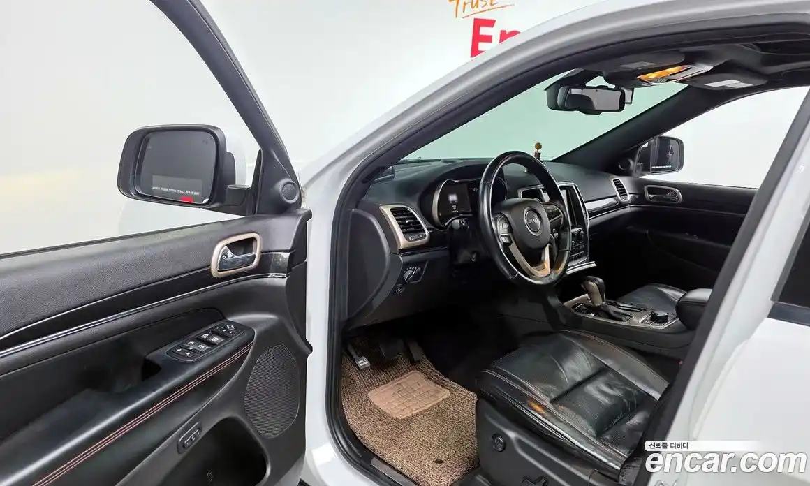 Jeep Cherokee 2016 3.0 Автомат в Москве № 232755, фото 10