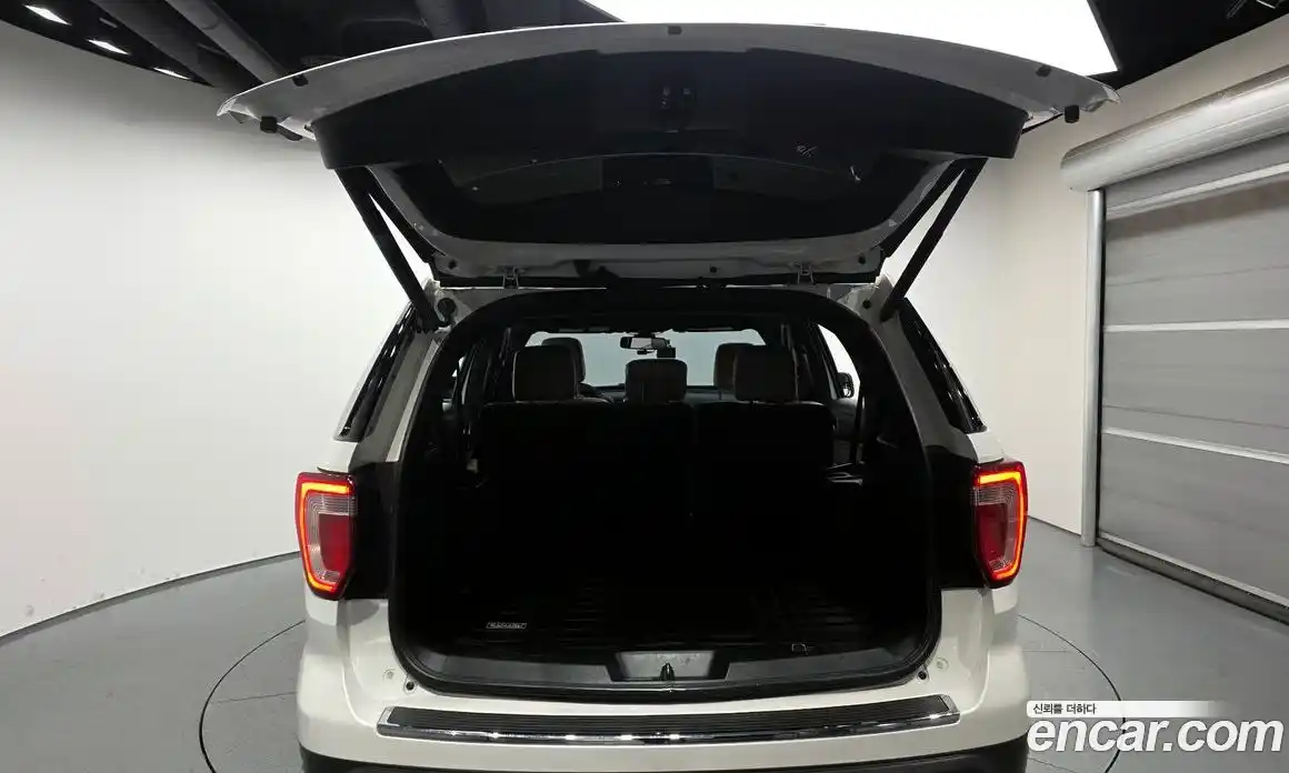 Ford Explorer 2018 2.3 Автомат в Москве № 296106, фото 19