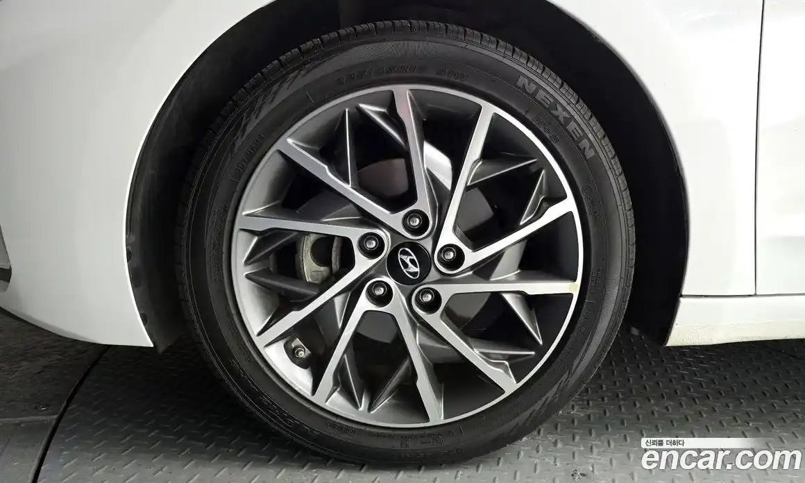 Hyundai Avante 2020 1.6 Автомат в Москве № 319149, фото 17