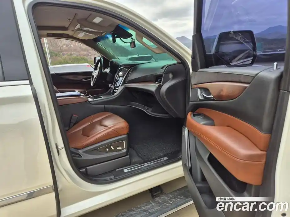 Cadillac Escalade 2015 6.2 Автомат в Москве № 321110, фото 11