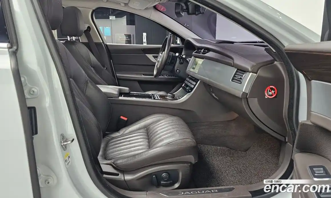 Jaguar XF 2017 2.0 Автомат в Москве № 335836, фото 11