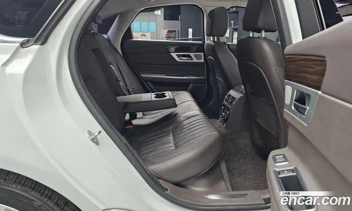 Jaguar XF 2017 2.0 Автомат в Москве № 335836, фото 12