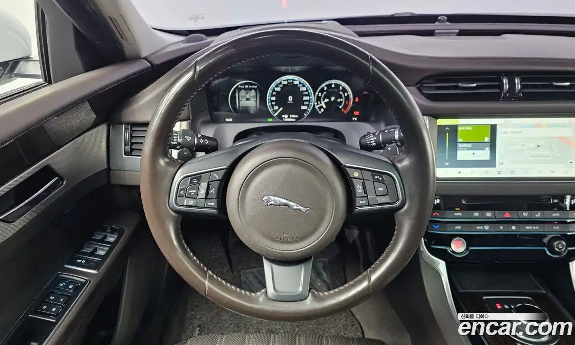 Jaguar XF 2017 2.0 Автомат в Москве № 335836, фото 13