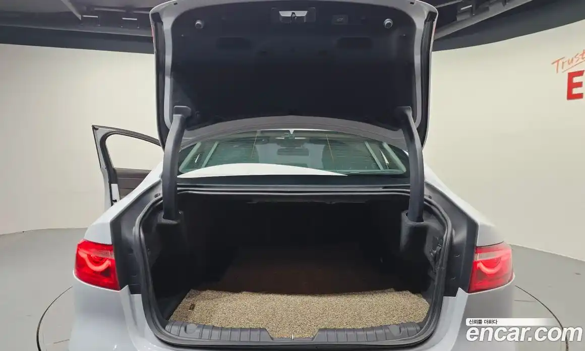 Jaguar XF 2017 2.0 Автомат в Москве № 335836, фото 20