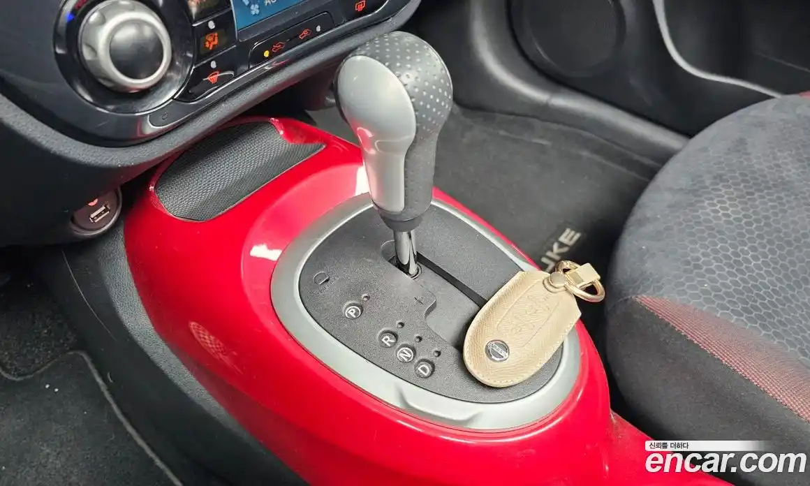 Nissan Juke 2014 1.6 Автомат в Москве № 344513, фото 9