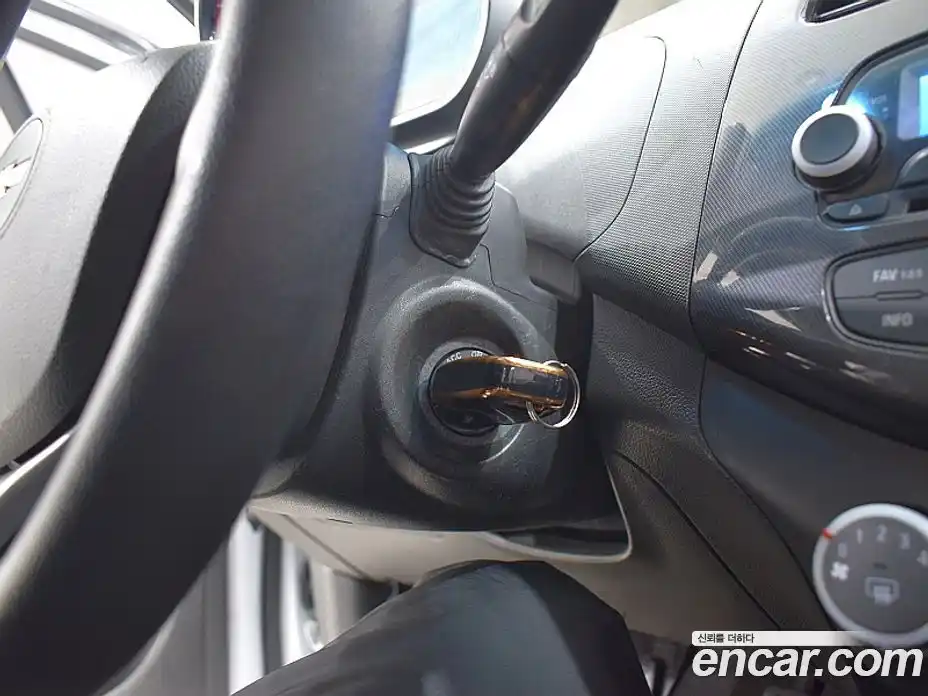 Chevrolet Spark 2014 1.0 Механическая в Москве № 36737, фото 11