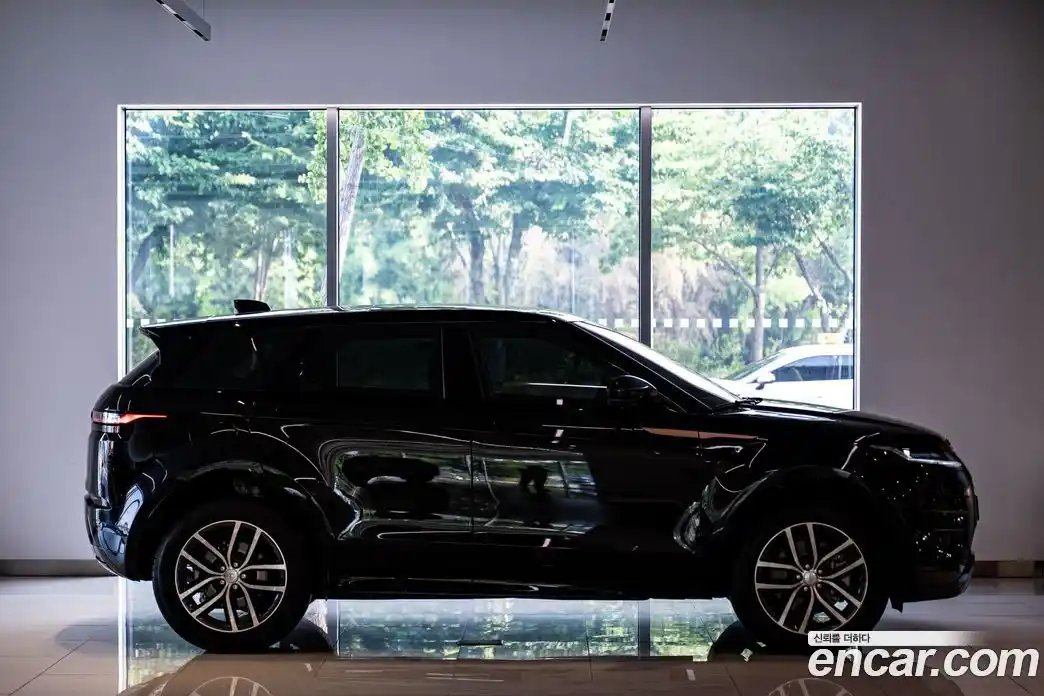 Land Rover Range-Rover Evoque 2024 2.0 Автомат в Москве № 375142, фото 3