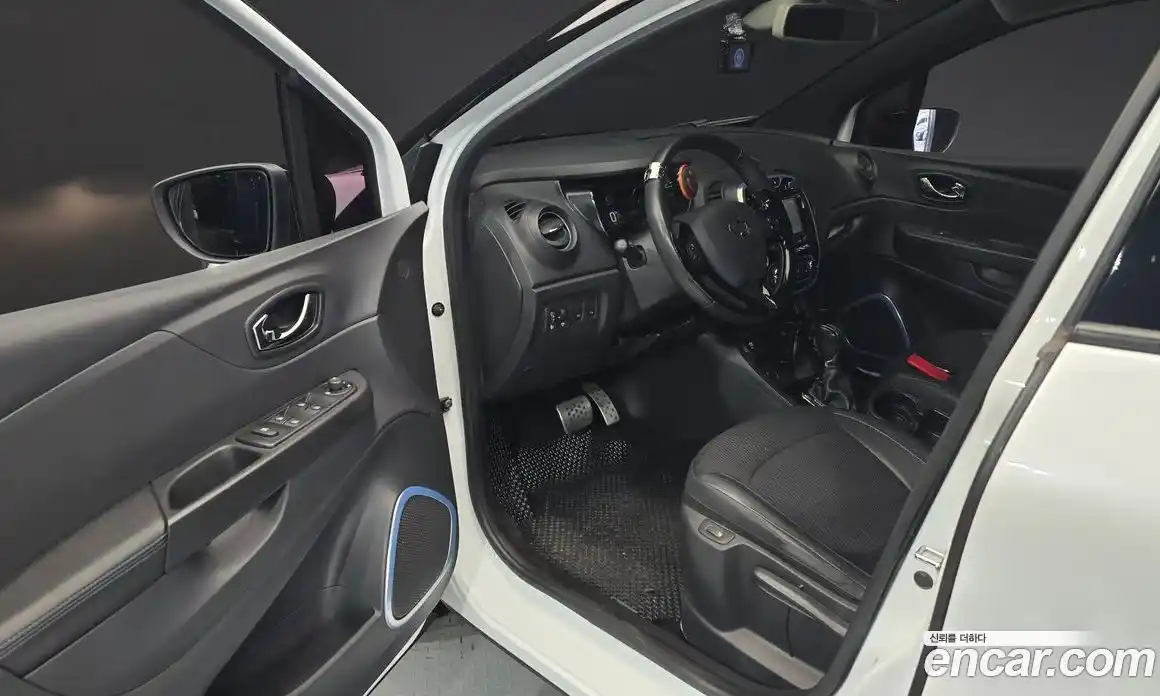 Renault QM3 2017 1.5 Автомат в Москве № 106138, фото 13