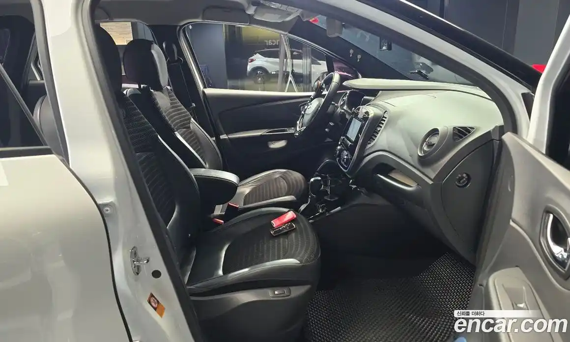 Renault QM3 2017 1.5 Автомат в Москве № 106138, фото 20