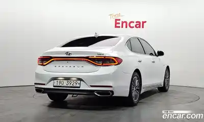 Hyundai Grandeur 2019 2.4 Автомат в Москве № 112222, миниатюра 2