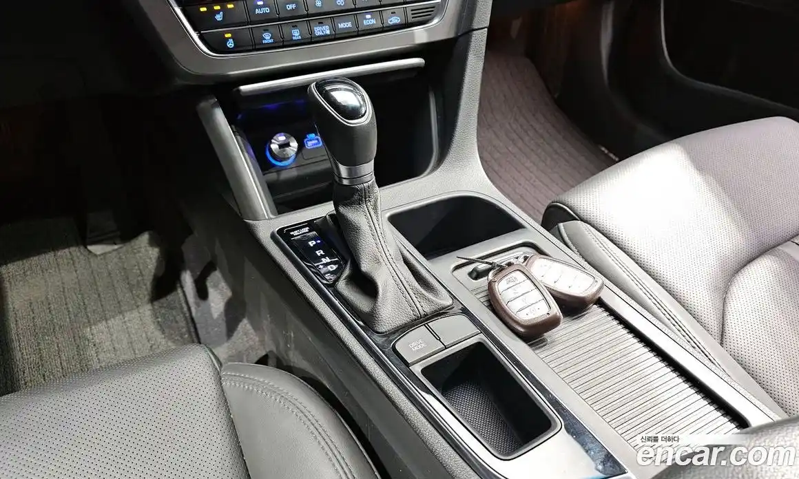 Hyundai Sonata 2016 2.0 Автомат в Москве № 115605, фото 11