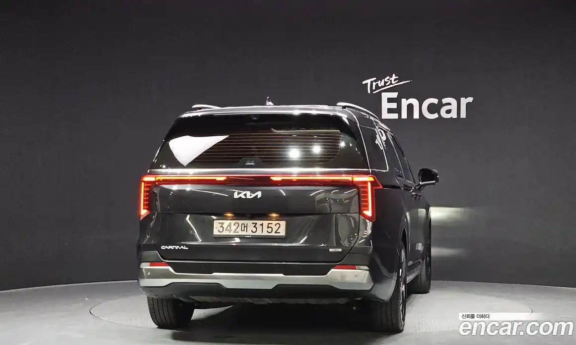 Kia Canival 2025 1.6 Автомат в Москве № 120047, фото 3