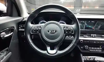Kia Niro 2020 1.6 Автомат в Москве № 121499, миниатюра 2